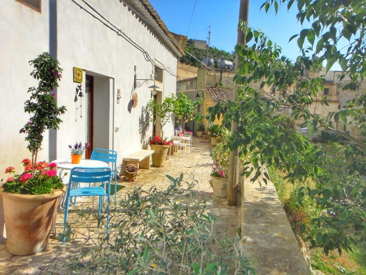 שיקלי Lilibeth Houses - Charming & Lovely Views מראה חיצוני תמונה