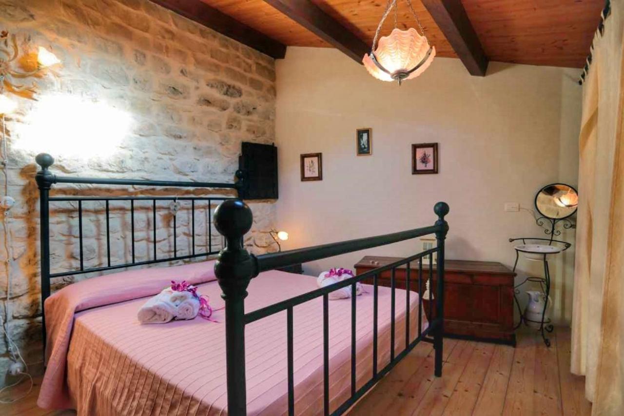 שיקלי Lilibeth Houses - Charming & Lovely Views מראה חיצוני תמונה