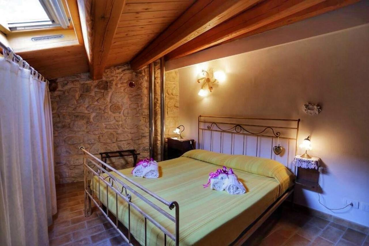 שיקלי Lilibeth Houses - Charming & Lovely Views מראה חיצוני תמונה