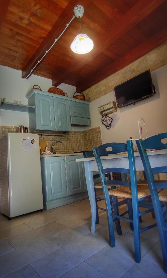 שיקלי Lilibeth Houses - Charming & Lovely Views מראה חיצוני תמונה