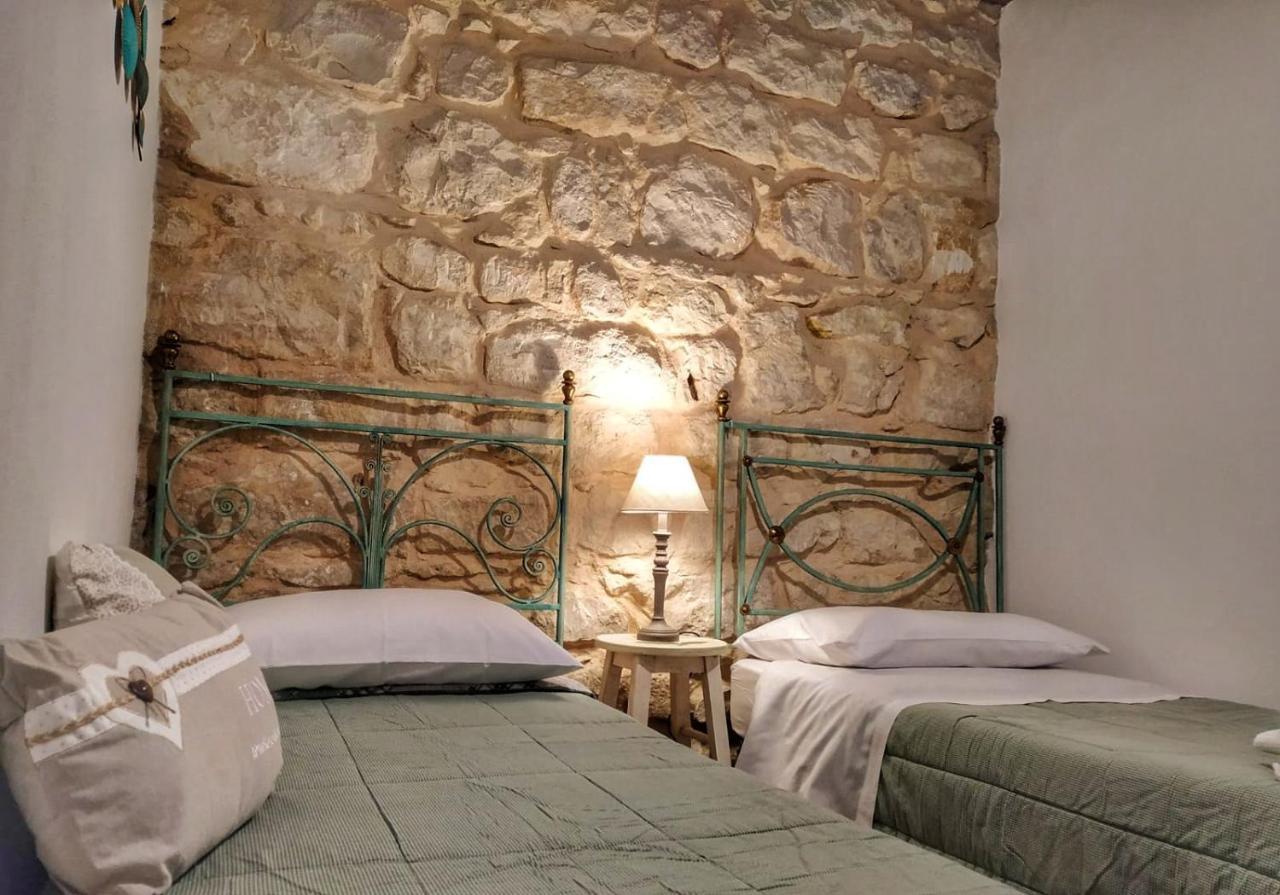 שיקלי Lilibeth Houses - Charming & Lovely Views מראה חיצוני תמונה