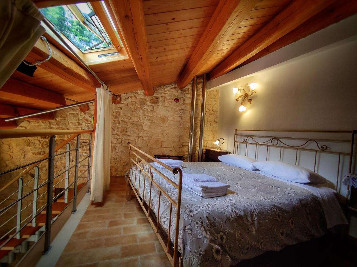 שיקלי Lilibeth Houses - Charming & Lovely Views מראה חיצוני תמונה